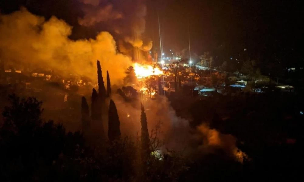 Φωτιά τώρα στο ΚΥΤ της Σάμου